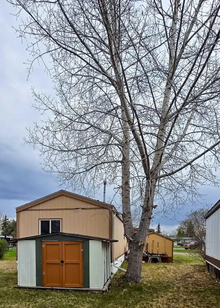 118 Parkland Acres Lacombe AB T4L 1S8