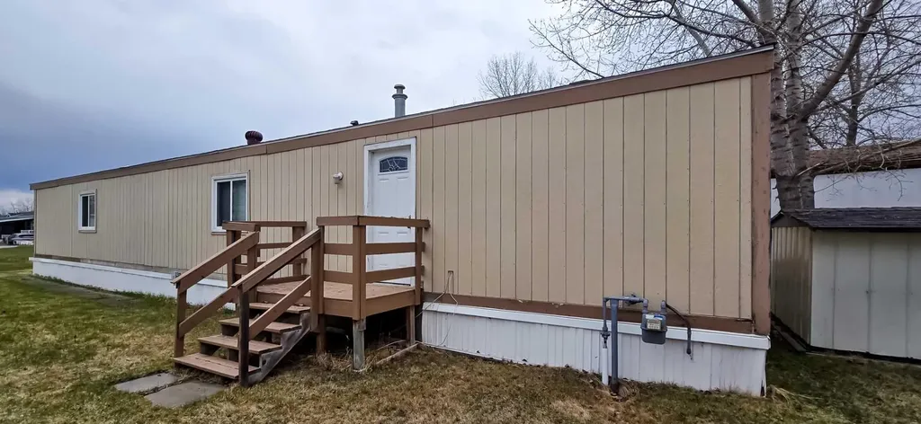 118 Parkland Acres Lacombe AB T4L 1S8