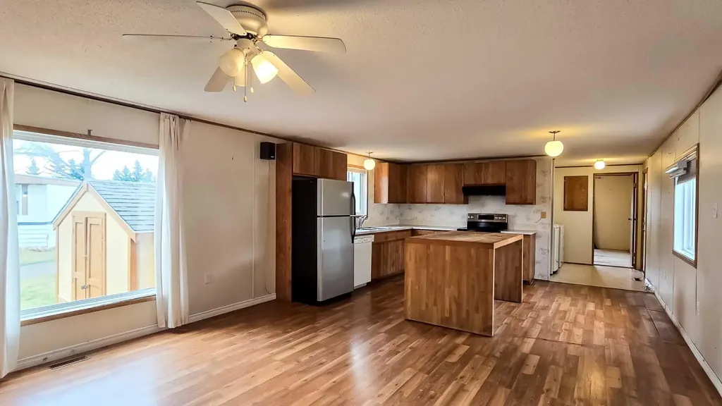 118 Parkland Acres Lacombe AB T4L 1S8