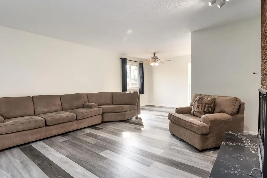 207 Whiteview Bay NE Calgary AB T1Y 1R8