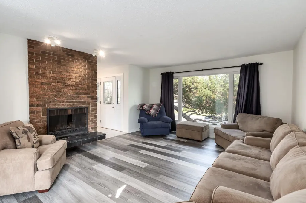207 Whiteview Bay NE Calgary AB T1Y 1R8