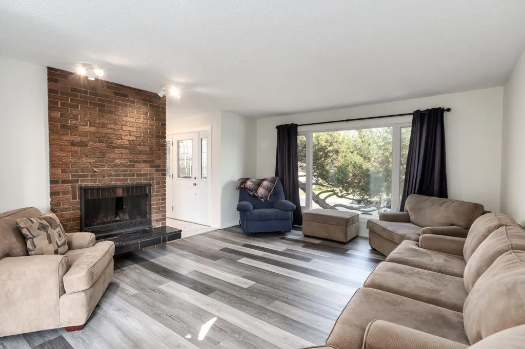 207 Whiteview Bay NE Calgary AB T1Y 1R8