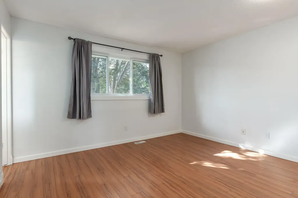 207 Whiteview Bay NE Calgary AB T1Y 1R8