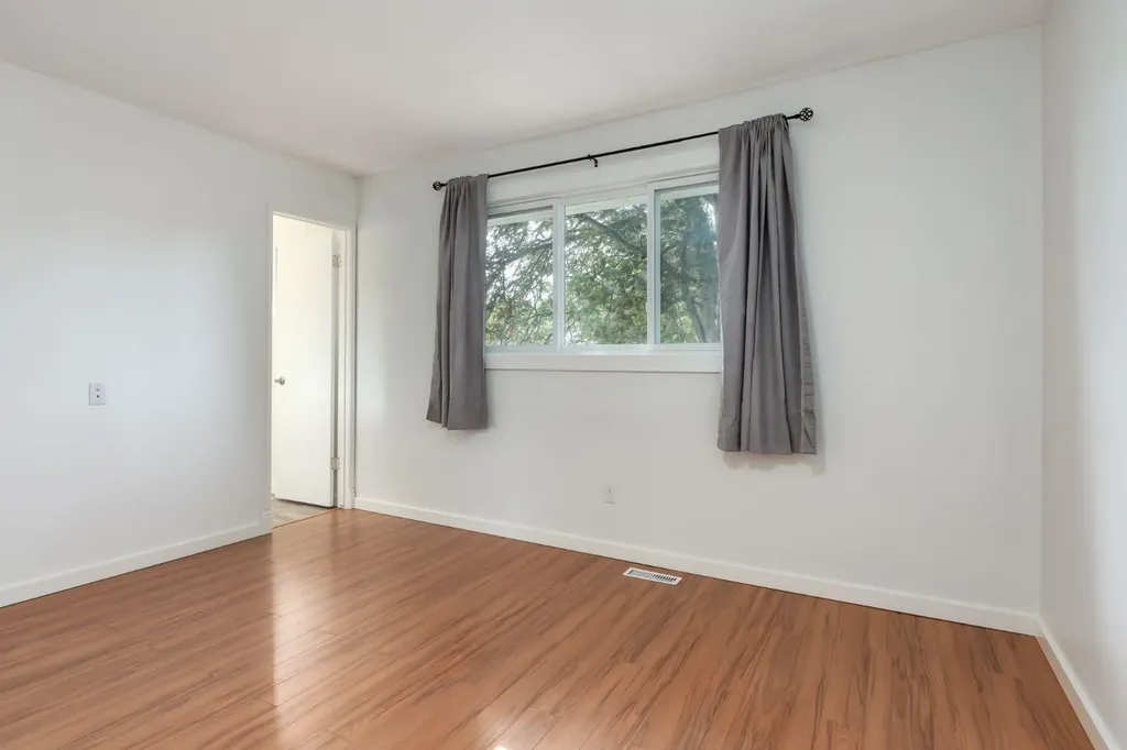 207 Whiteview Bay NE Calgary AB T1Y 1R8