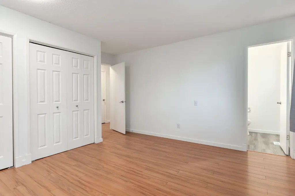 207 Whiteview Bay NE Calgary AB T1Y 1R8