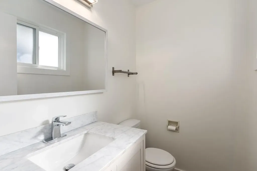 207 Whiteview Bay NE Calgary AB T1Y 1R8