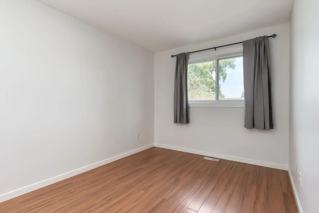 207 Whiteview Bay NE Calgary AB T1Y 1R8