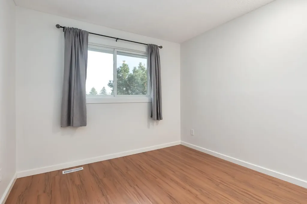 207 Whiteview Bay NE Calgary AB T1Y 1R8