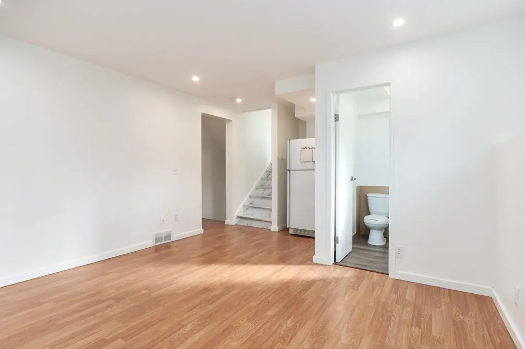 207 Whiteview Bay NE Calgary AB T1Y 1R8