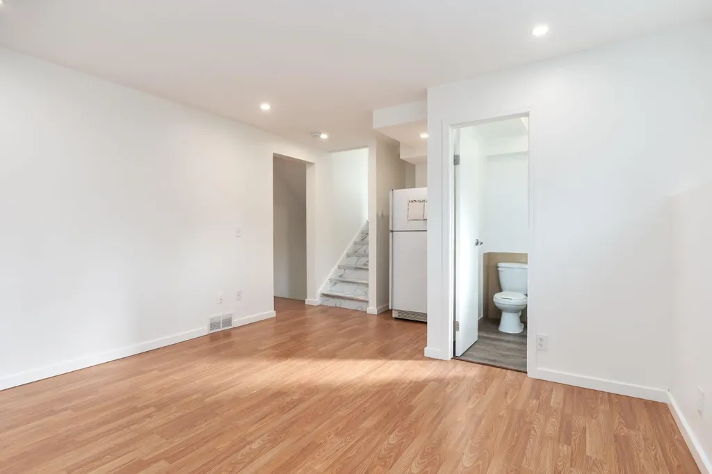 207 Whiteview Bay NE Calgary AB T1Y 1R8