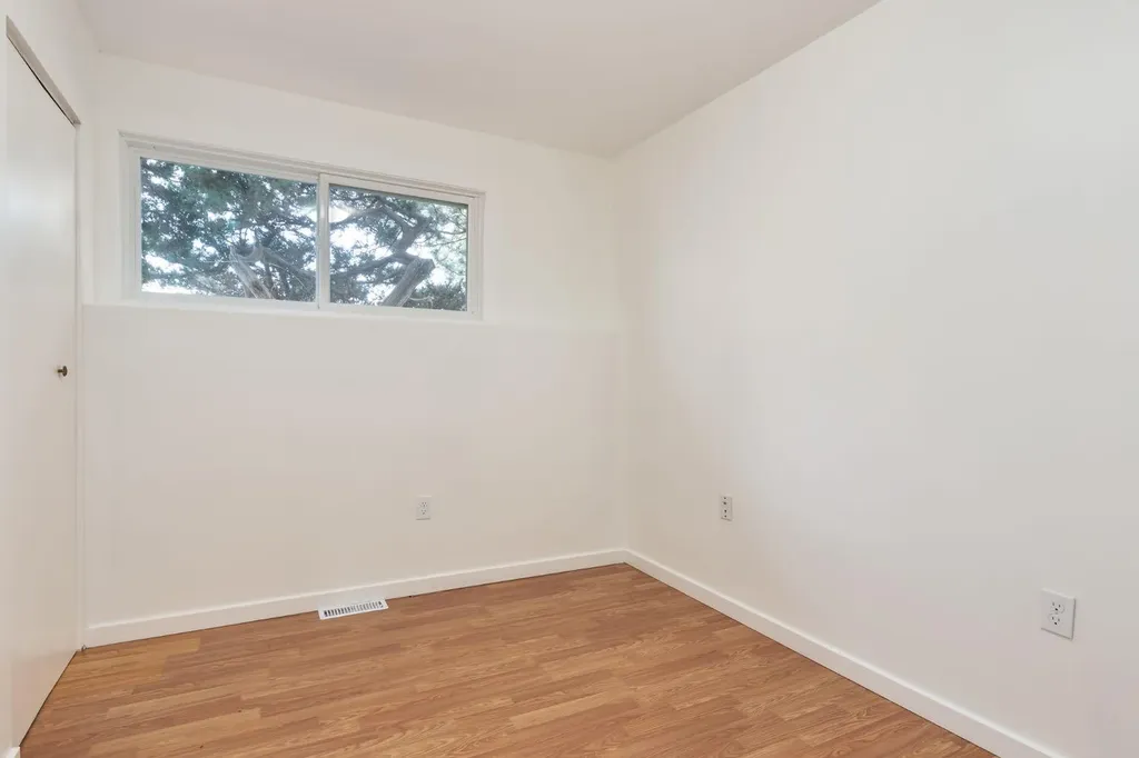 207 Whiteview Bay NE Calgary AB T1Y 1R8