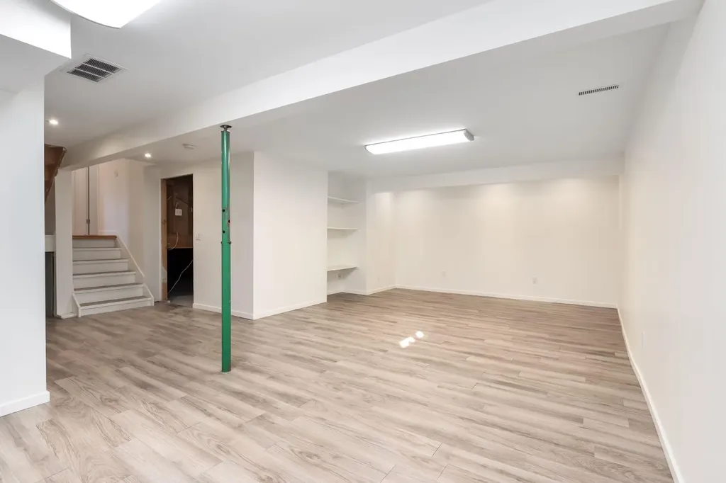 207 Whiteview Bay NE Calgary AB T1Y 1R8