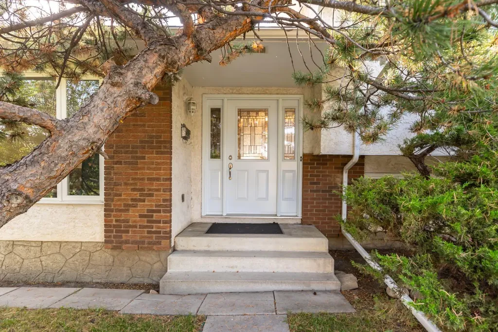 207 Whiteview Bay NE Calgary AB T1Y 1R8