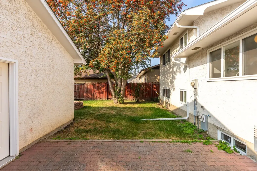 207 Whiteview Bay NE Calgary AB T1Y 1R8