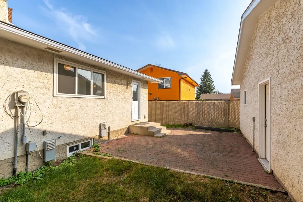 207 Whiteview Bay NE Calgary AB T1Y 1R8