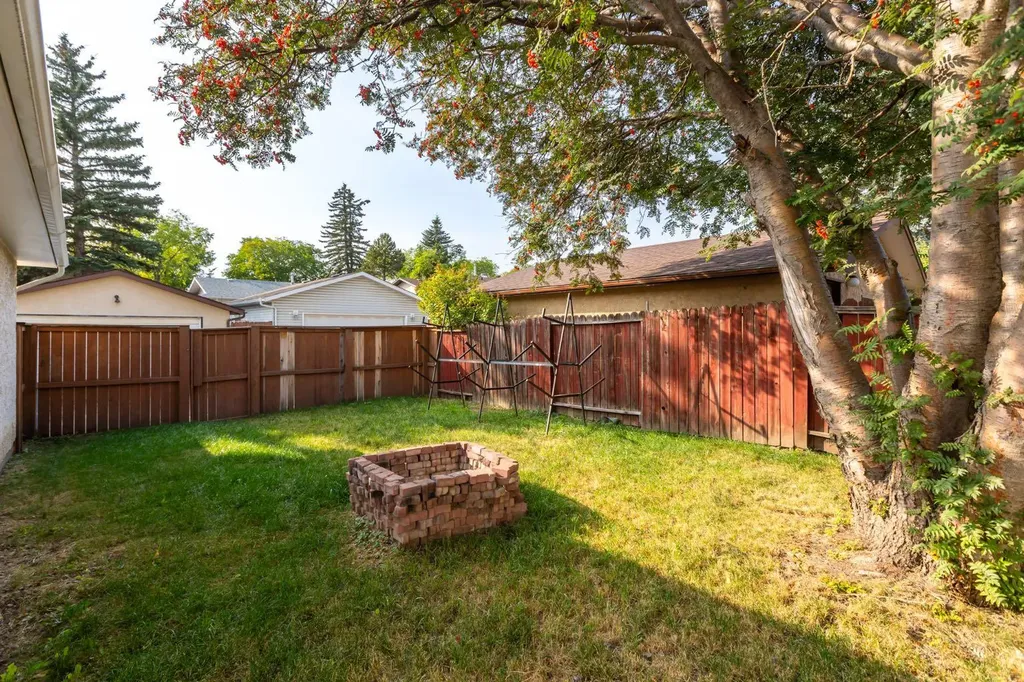 207 Whiteview Bay NE Calgary AB T1Y 1R8