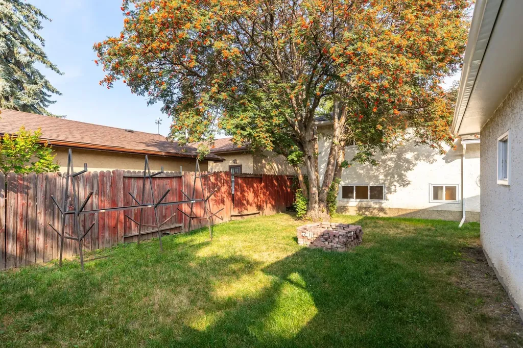 207 Whiteview Bay NE Calgary AB T1Y 1R8