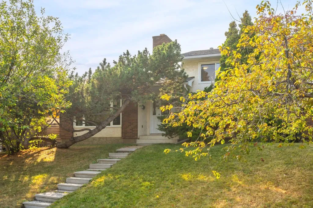 207 Whiteview Bay NE Calgary AB T1Y 1R8