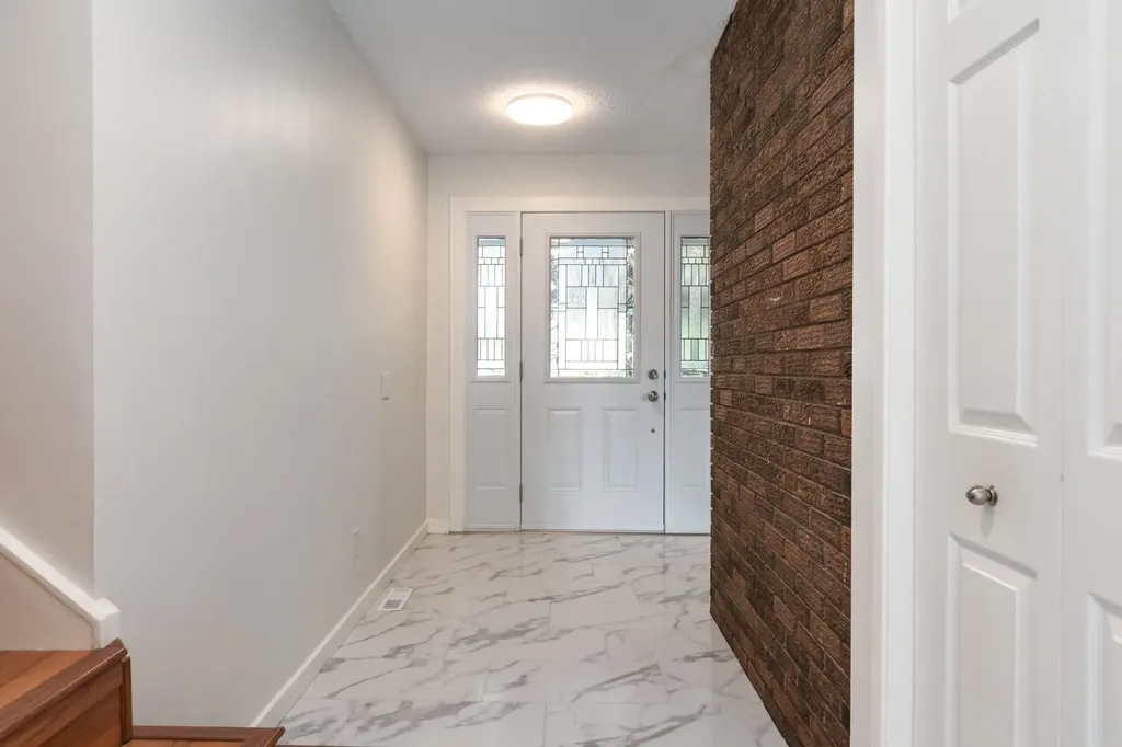 207 Whiteview Bay NE Calgary AB T1Y 1R8