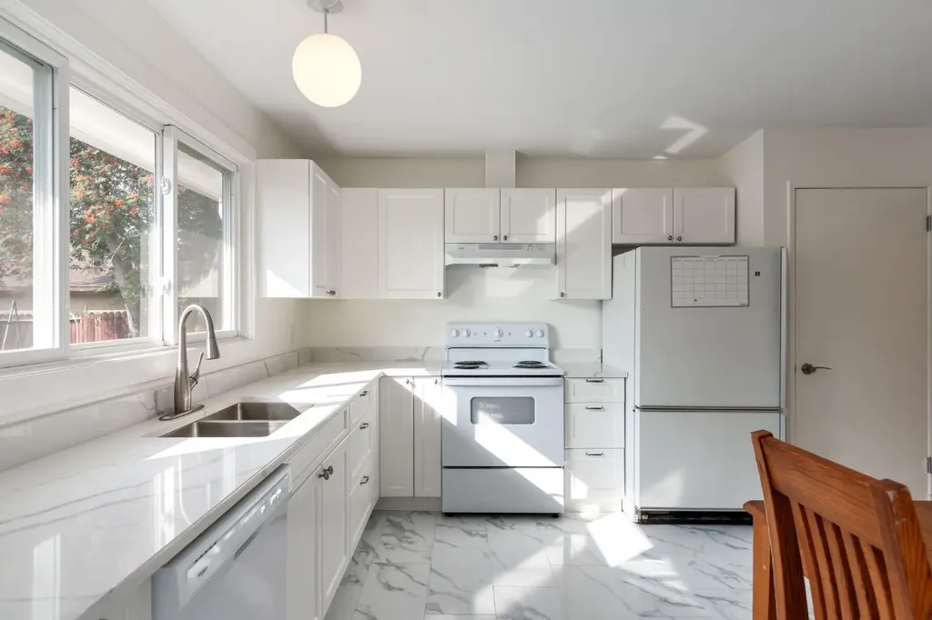 207 Whiteview Bay NE Calgary AB T1Y 1R8