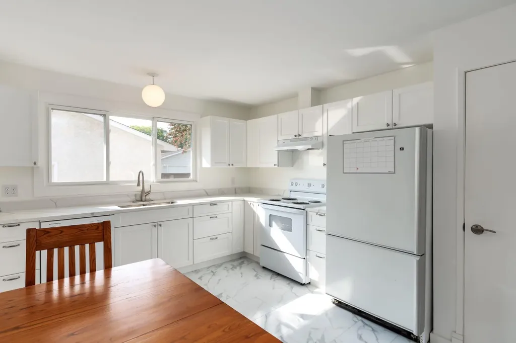 207 Whiteview Bay NE Calgary AB T1Y 1R8