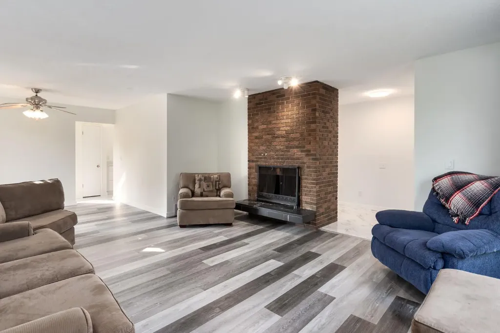 207 Whiteview Bay NE Calgary AB T1Y 1R8