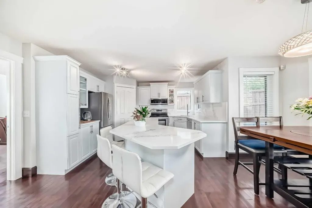 109 Royal Crest Terrace NW Calgary AB T3G 4M2