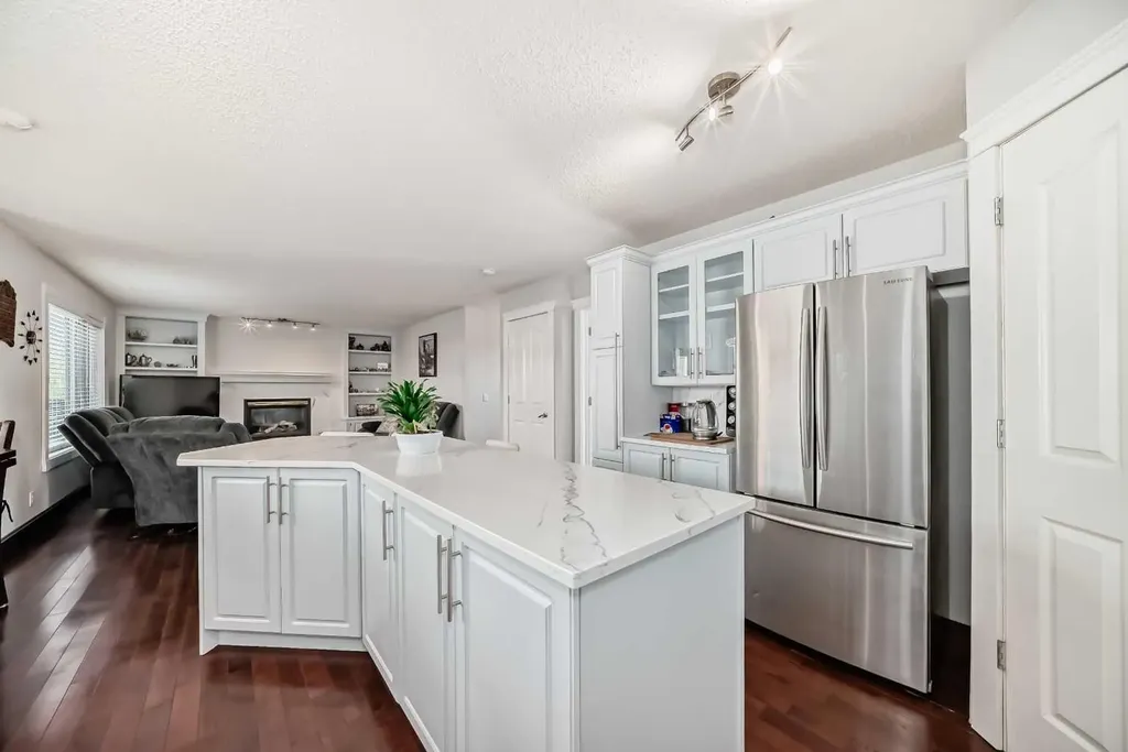 109 Royal Crest Terrace NW Calgary AB T3G 4M2