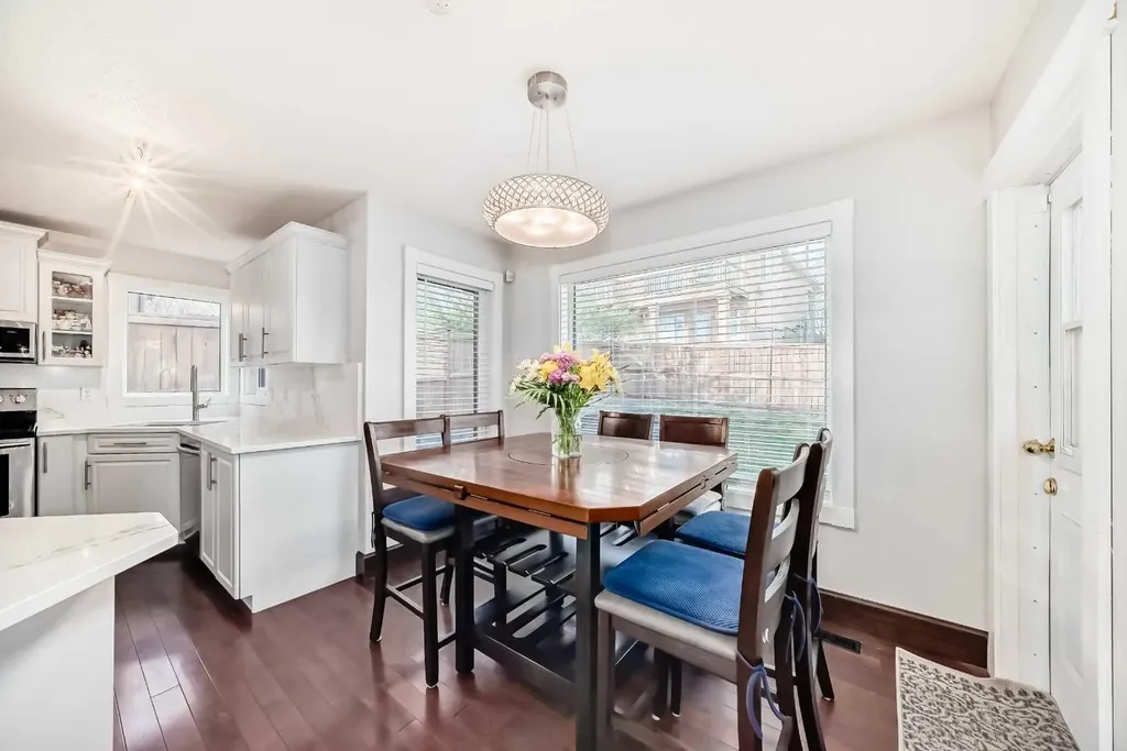 109 Royal Crest Terrace NW Calgary AB T3G 4M2