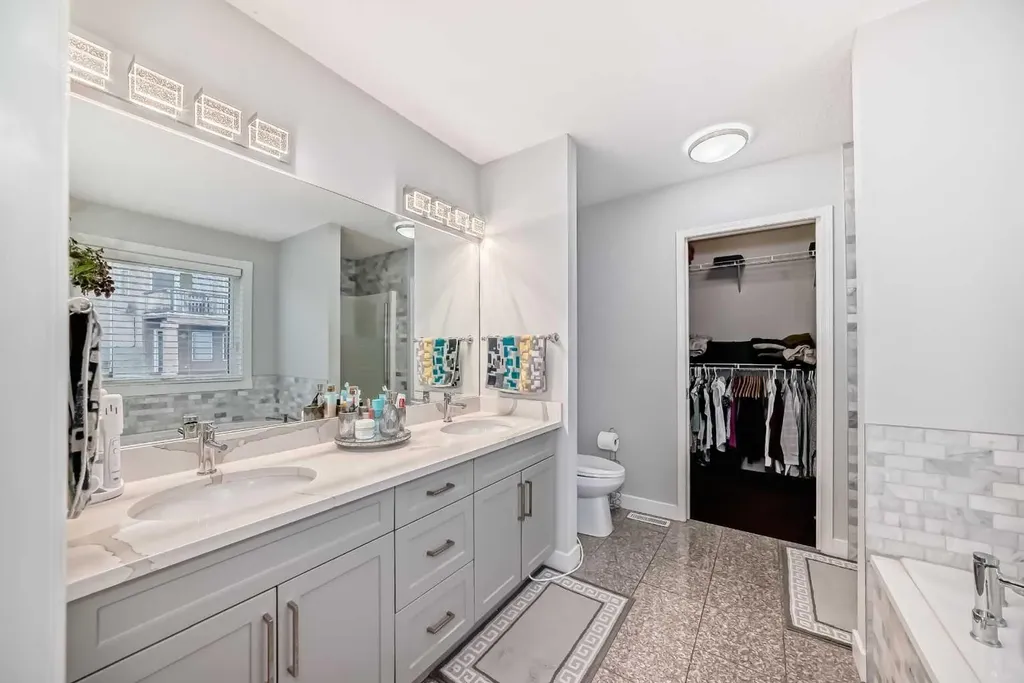 109 Royal Crest Terrace NW Calgary AB T3G 4M2