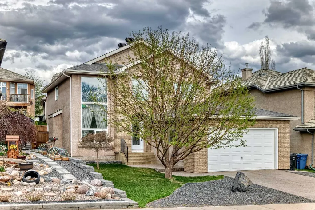 109 Royal Crest Terrace NW Calgary AB T3G 4M2