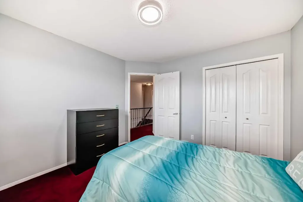 109 Royal Crest Terrace NW Calgary AB T3G 4M2