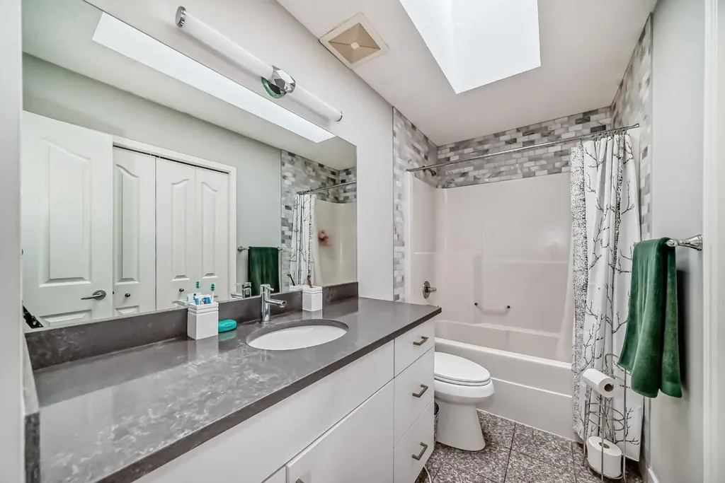 109 Royal Crest Terrace NW Calgary AB T3G 4M2