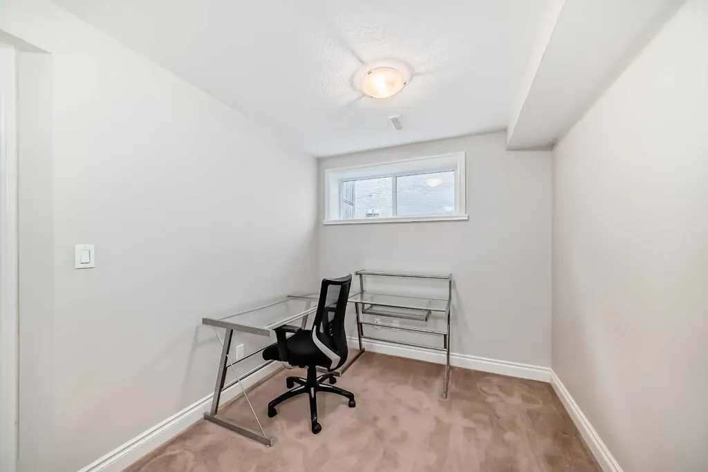 109 Royal Crest Terrace NW Calgary AB T3G 4M2