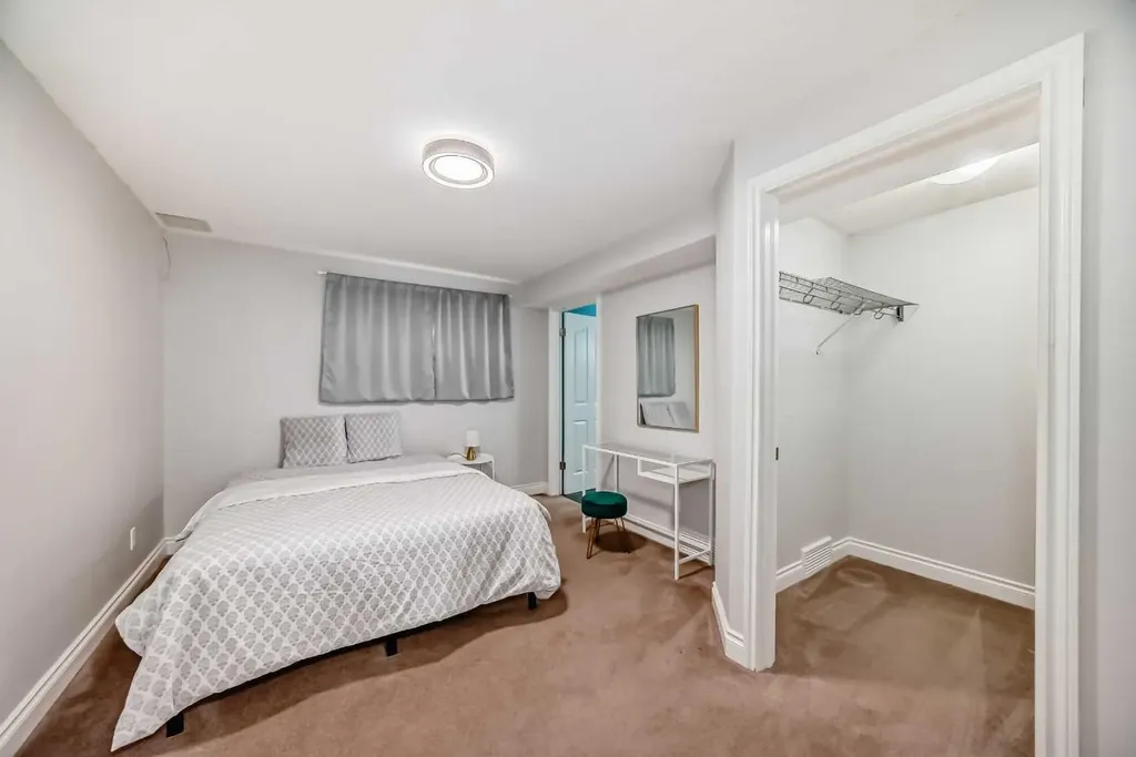 109 Royal Crest Terrace NW Calgary AB T3G 4M2