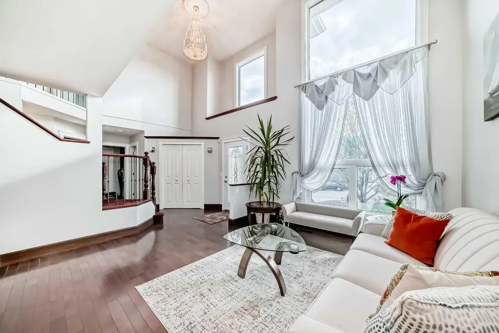 109 Royal Crest Terrace NW Calgary AB T3G 4M2
