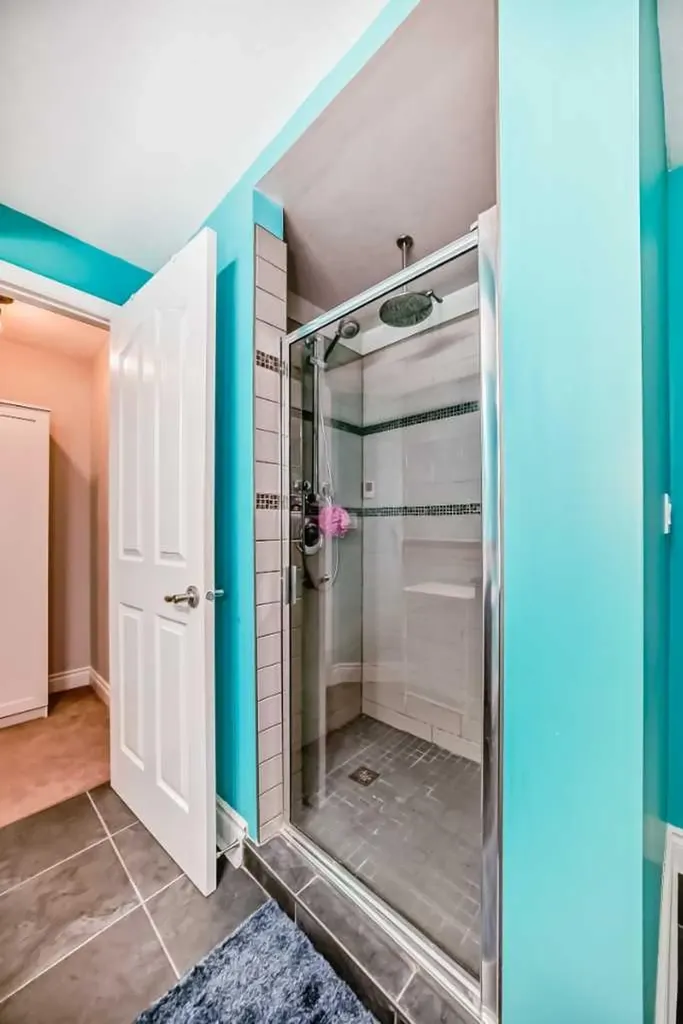 109 Royal Crest Terrace NW Calgary AB T3G 4M2