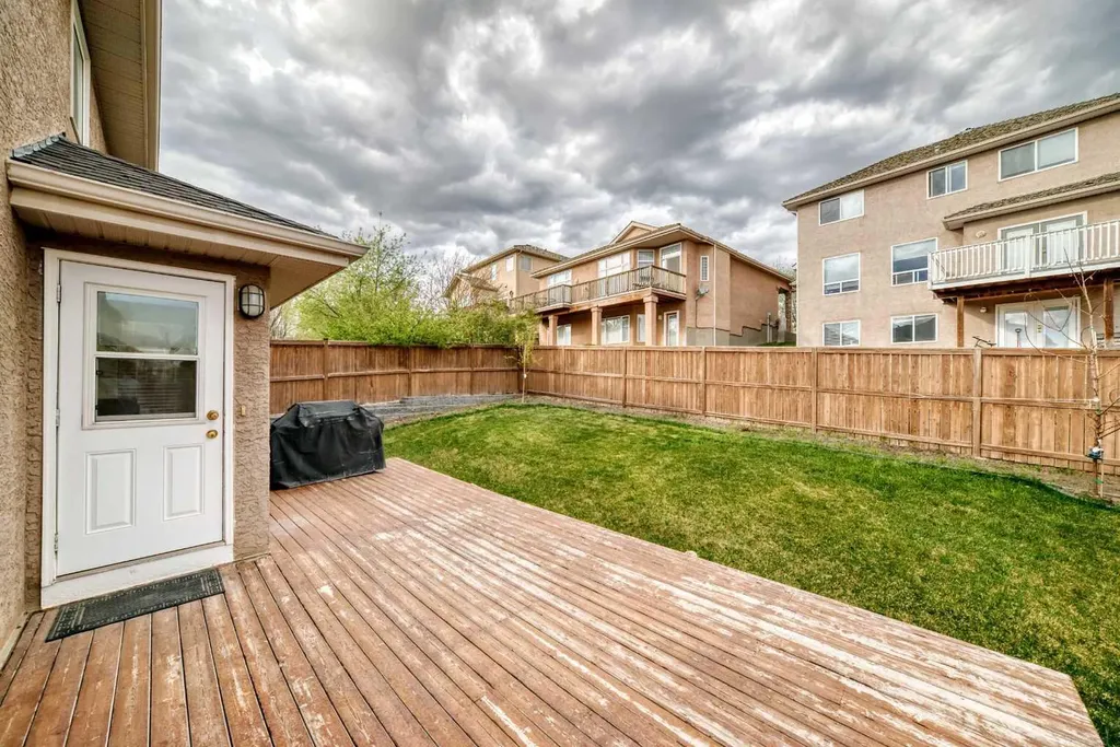 109 Royal Crest Terrace NW Calgary AB T3G 4M2