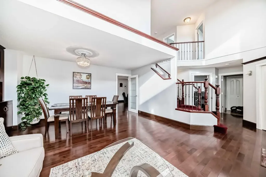 109 Royal Crest Terrace NW Calgary AB T3G 4M2