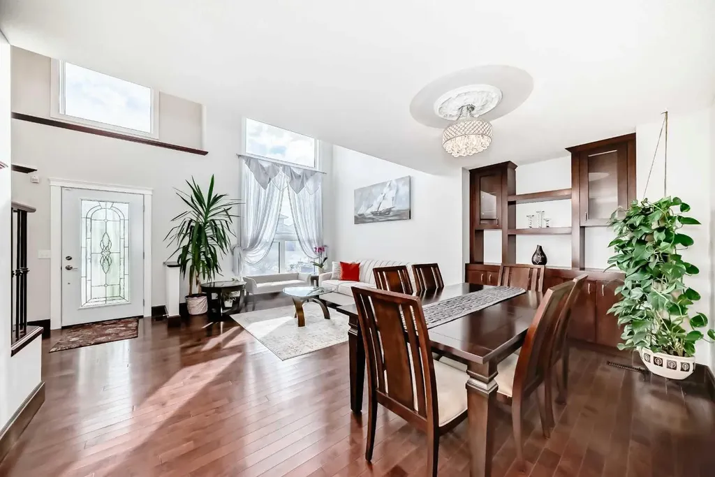 109 Royal Crest Terrace NW Calgary AB T3G 4M2