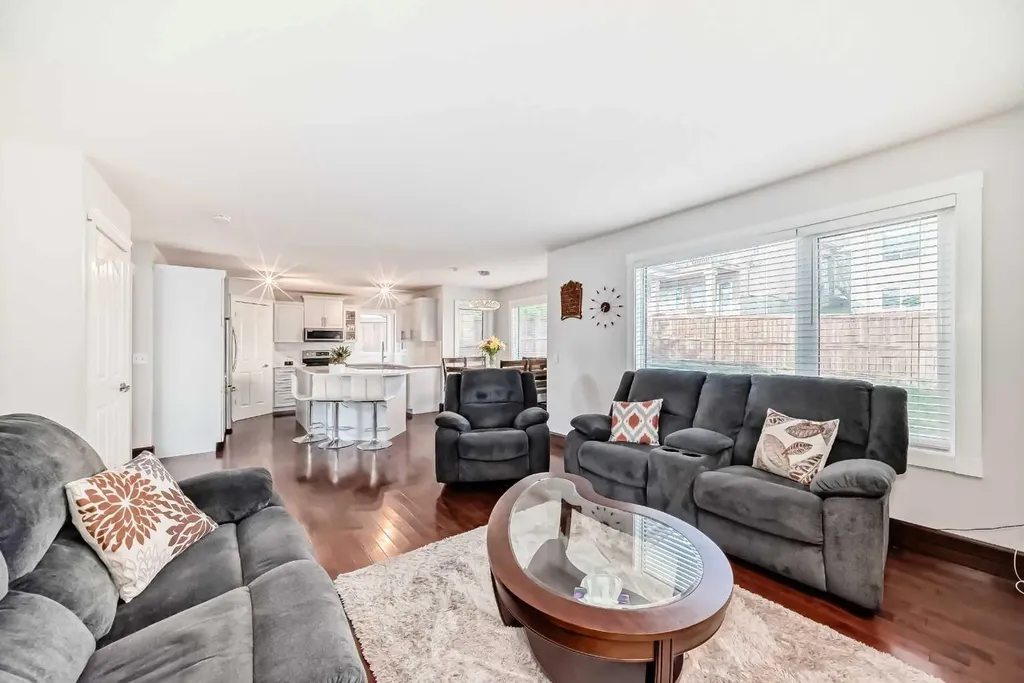 109 Royal Crest Terrace NW Calgary AB T3G 4M2