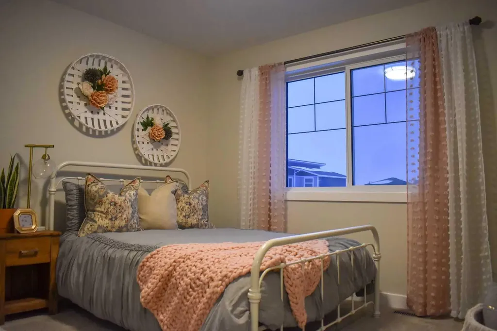 15 Vanson Close Sylvan Lake AB T4S0M3
