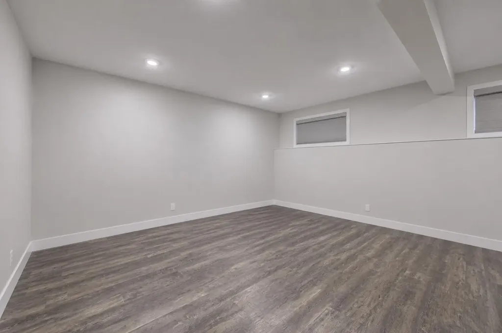 15 Vanson Close Sylvan Lake AB T4S0M3