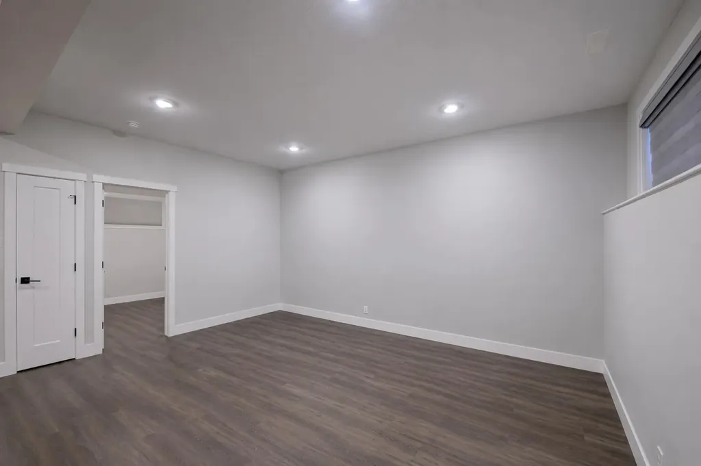15 Vanson Close Sylvan Lake AB T4S0M3