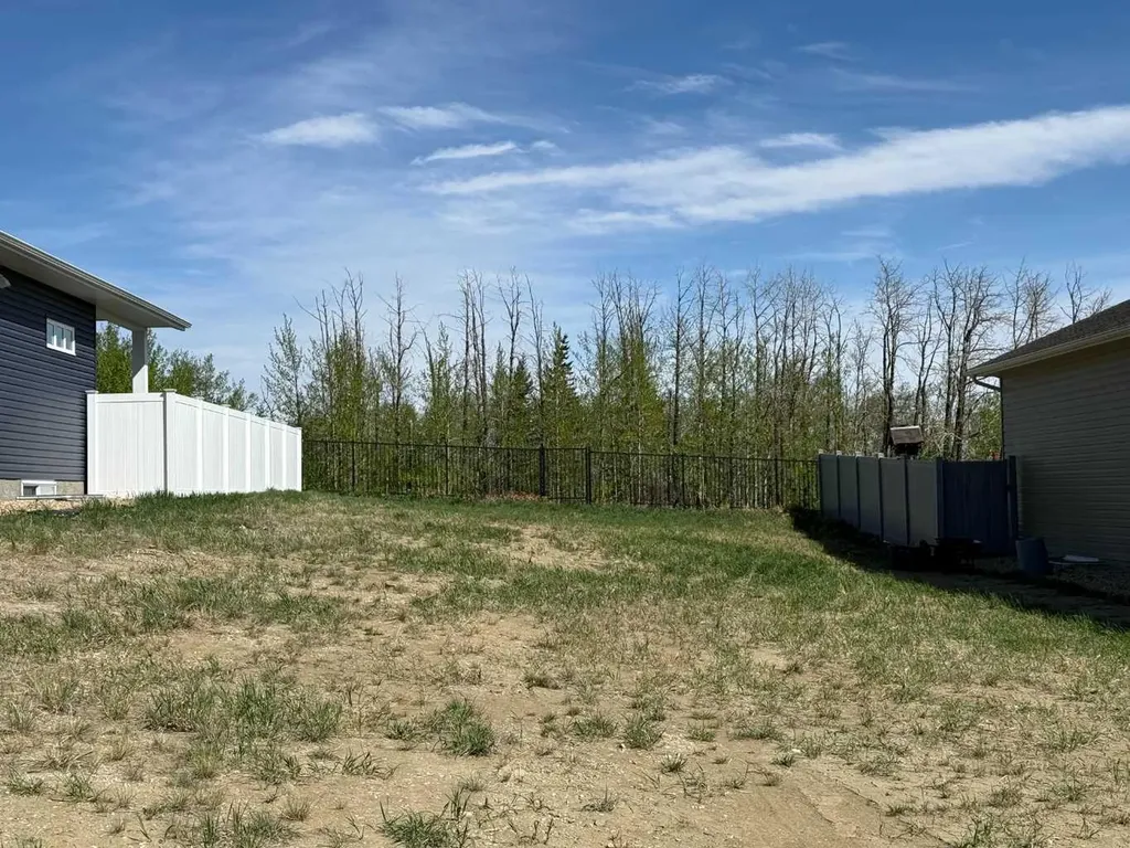 15 Vanson Close Sylvan Lake AB T4S0M3