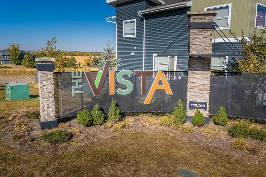 15 Vanson Close Sylvan Lake AB T4S0M3
