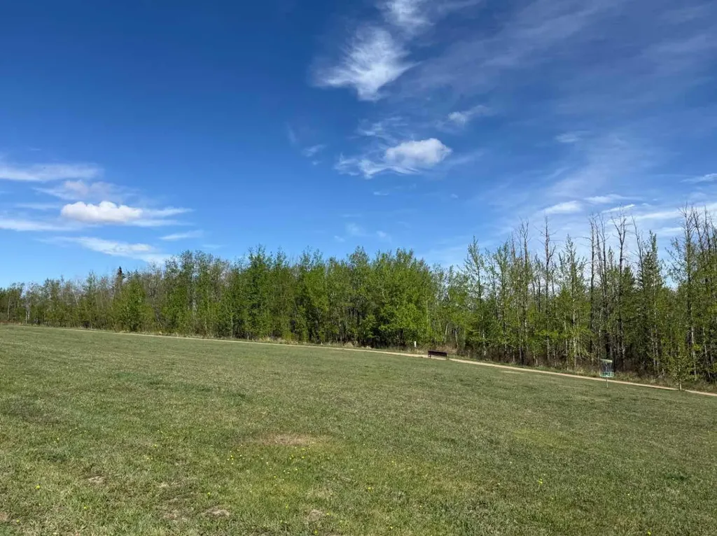 15 Vanson Close Sylvan Lake AB T4S0M3