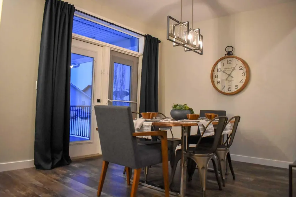 15 Vanson Close Sylvan Lake AB T4S0M3