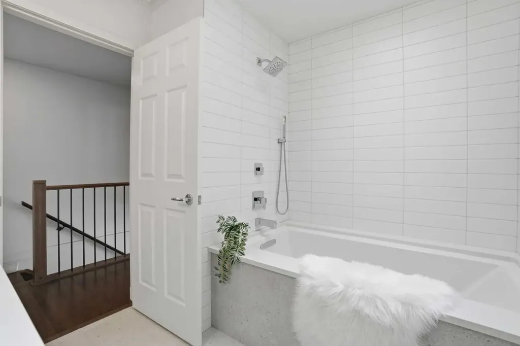 31 Mcdougall Court NE Calgary AB T2E 8R3