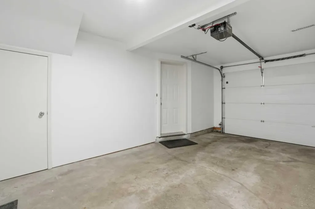31 Mcdougall Court NE Calgary AB T2E 8R3